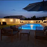 Lucy Apartments With Saltwater Pool And Free Private Parking Apartment