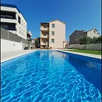 Apartment Lucy Apartments With Saltwater Pool And Free Private Parking Zadar