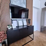 Lucy Apartments With Saltwater Pool And Free Private Parking Апартаменты Задар