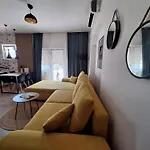 Апартаменты Lucy Apartments With Saltwater Pool And Free Private Parking Задар