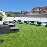 Lucy Apartments With Saltwater Pool And Free Private Parking Apartment *