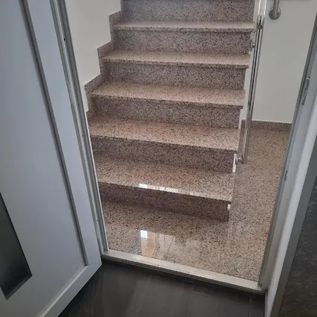 Διαμέρισμα Lucy With Heated Saltwater Pool And Free Private Parking Ζαντάρ