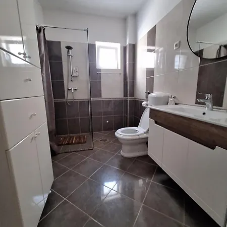 Lucy With Heated Saltwater Pool And Free Private Parking Ζαντάρ