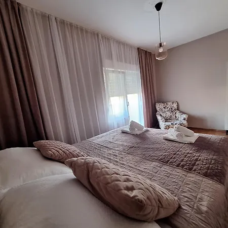 Lucy With Heated Saltwater Pool And Free Private Parking Zadar