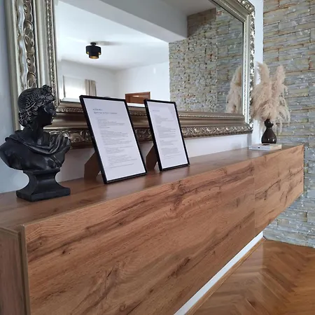 Lucy With Heated Saltwater Pool And Free Private Parking Appartement *