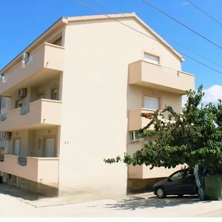 Lucy With Heated Saltwater Pool And Free Private Parking Zadar