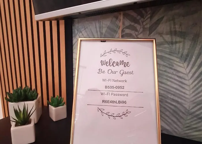 Lucy With Heated Saltwater Pool And Free Private Parking *