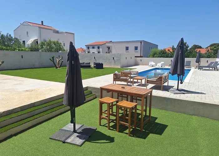 Lucy With Heated Saltwater Pool And Free Private Parking Apartment Zadar
