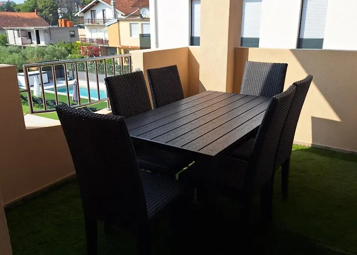 Apartment Lucy With Heated Saltwater Pool And Free Private Parking