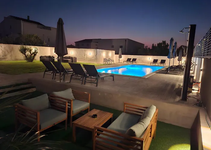 Apartment Lucy With Heated Saltwater Pool And Free Private Parking