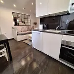 Lucy With Saltwater Pool And Free Private Parking