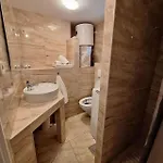 Lucy Apartments With Saltwater Pool And Free Private Parking Daire *