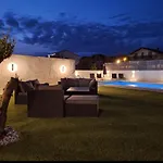 Lucy Apartments With Saltwater Pool And Free Private Parking *
