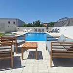 Lucy Apartments With Saltwater Pool And Free Private Parking Zadar