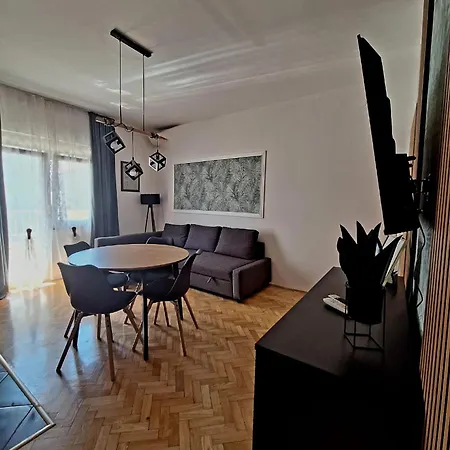 Lucy - Free Private Parking Apartment