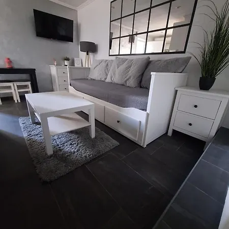 Apartamento Lucy - With Heated Saltwater Pool And Free Private Parking *