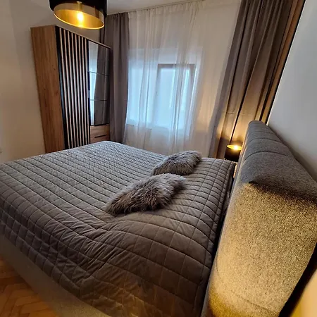 Lucy - Free Private Parking Apartment Zadar