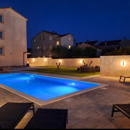 Apartment Lucy - With Heated Saltwater Pool And Free Private Parking Zadar