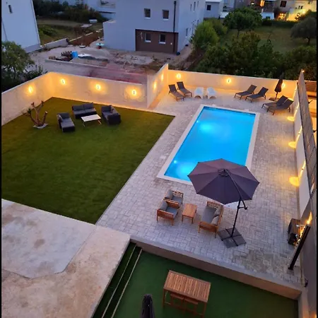 Lucy - With Heated Saltwater Pool And Free Private Parking * Zadar