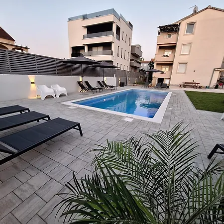 Lucy - With Heated Saltwater Pool And Free Private Parking * Zadar