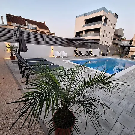 Apartment Lucy - With Heated Saltwater Pool And Free Private Parking