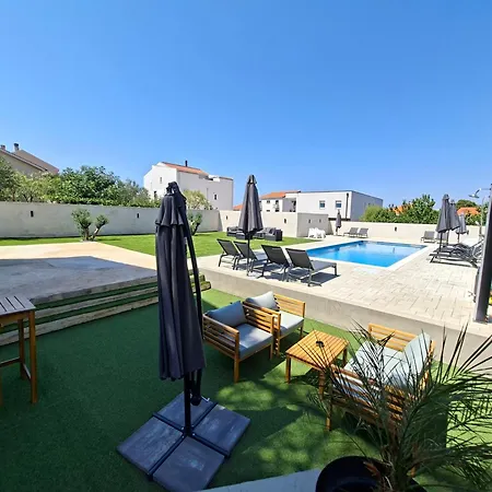 Apartment Lucy - With Heated Saltwater Pool And Free Private Parking *