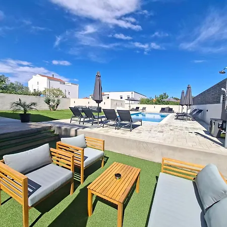 Villa Lucy - Apartments With Heated Saltwater Pool And Free Private Parking דירה זאדאר