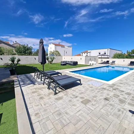 Apartment Lucy With Heated Saltwater Pool And Free Private Parking Zadar