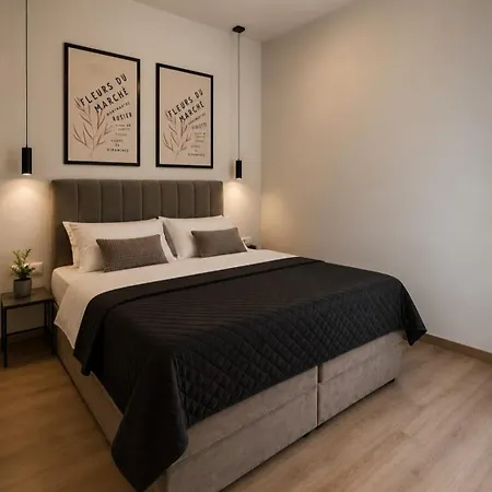 Lucy - With Heated Saltwater Pool And Free Private Parking Apartment *