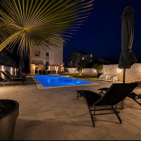 Lucy - With Heated Saltwater Pool And Free Private Parking * Zadar