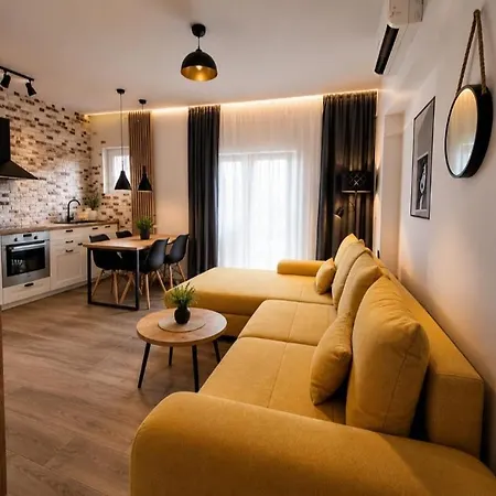 Lucy - With Heated Saltwater Pool And Free Private Parking Apartment Zadar