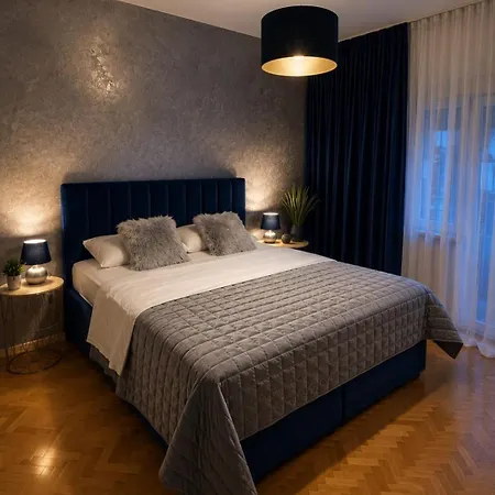 Lucy - With Heated Saltwater Pool And Free Private Parking