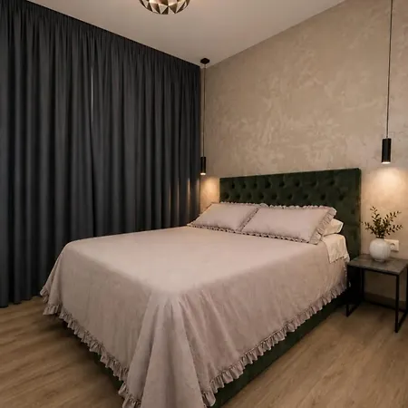 Lucy - With Heated Saltwater Pool And Free Private Parking Apartment Zadar