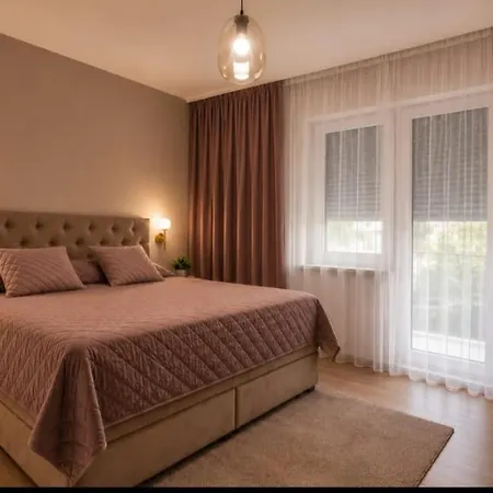 Lucy - With Heated Saltwater Pool And Free Private Parking Zadar