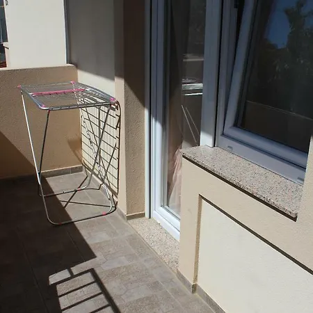 Lucy - Free Private Parking Apartment