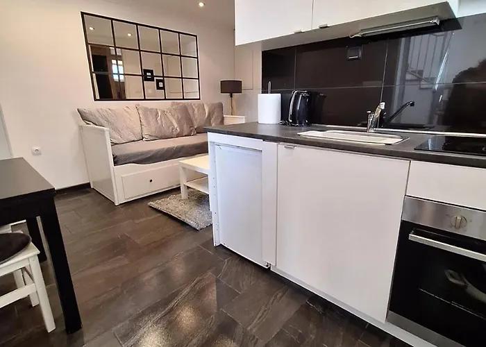 Lucy With Heated Saltwater Pool And Free Private Parking