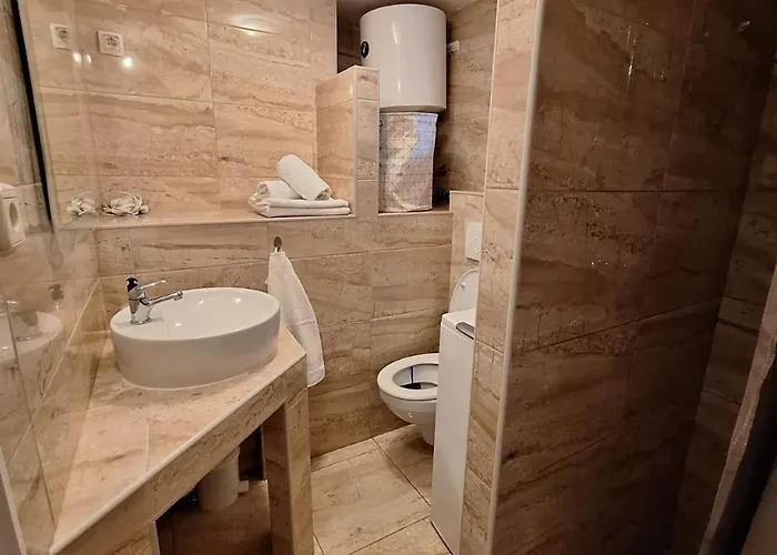 Lucy With Heated Saltwater Pool And Free Private Parking アパート *