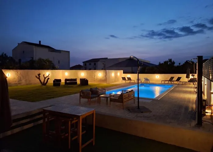 Apartman Lucy With Heated Saltwater Pool And Free Private Parking