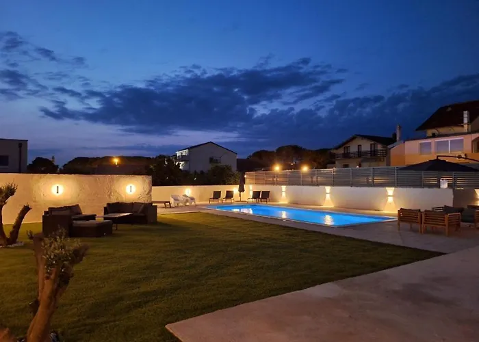 Lucy With Heated Saltwater Pool And Free Private Parking Zadar